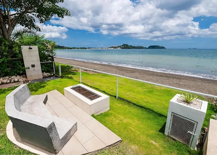 Oceanfront Villa, Private Pool & Concierge